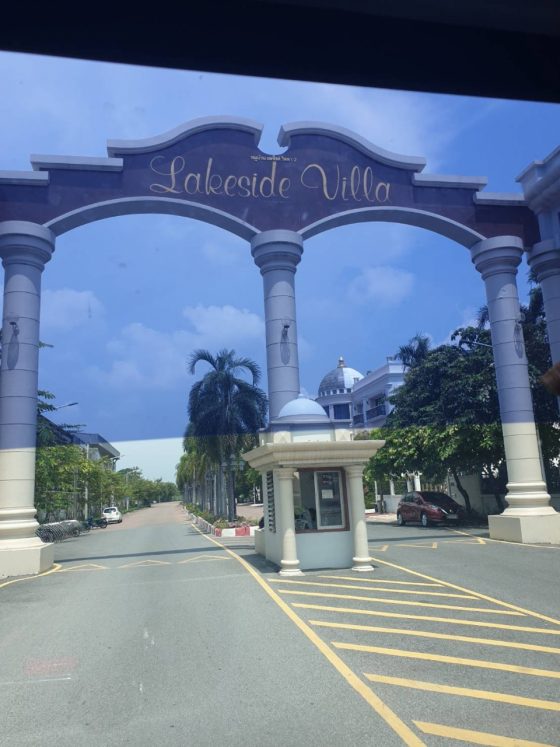 ลูกค้าของเรา Lakeside Villa - รูปที่ 1 | อัมพรการม่าน